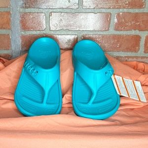 Crocs: Unisex Teal Flip Flops
